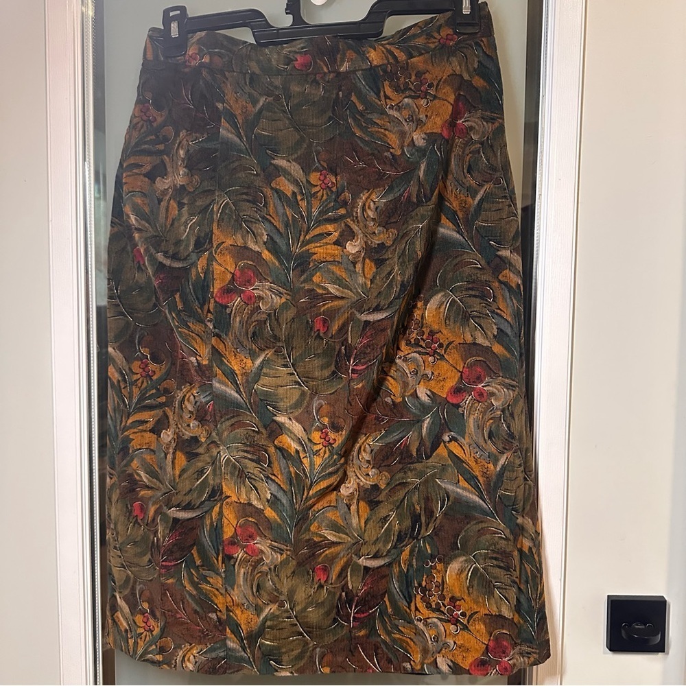 Size 2 /4 Vintage Berries and Leaves Corduroy Fabric Skirt - Picture 6 of 6